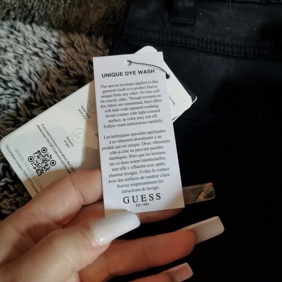 guess 1981 capri in black size S - Picture 4 of 5